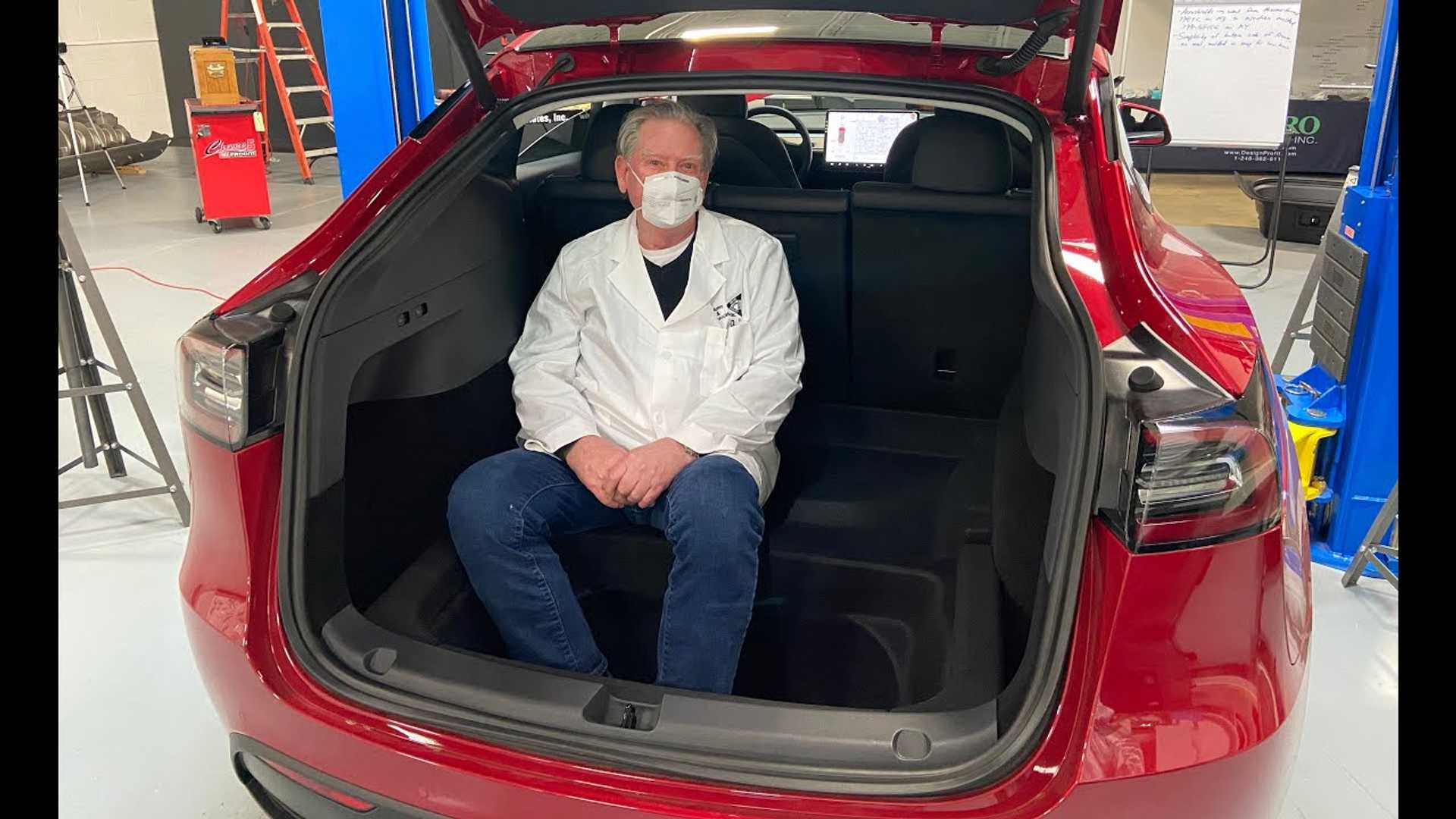 Tesla y 3rd store row seat