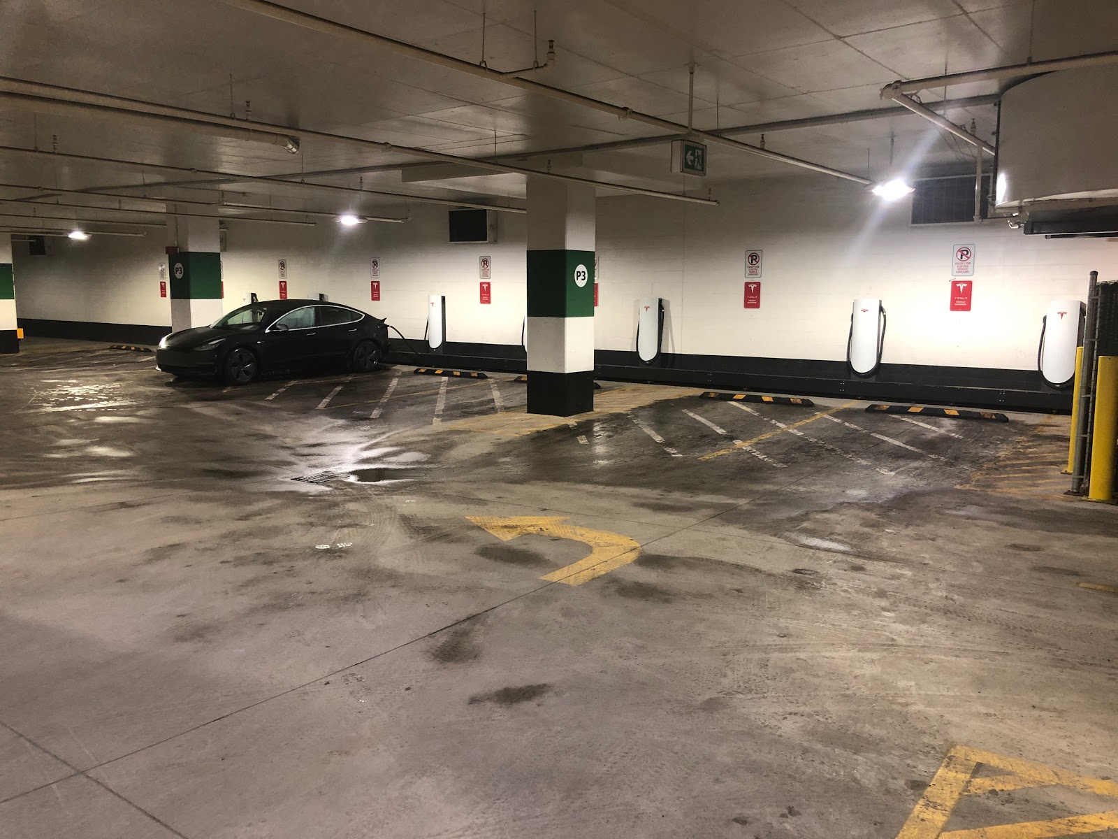 CF Rideau Centre Tesla Supercharger