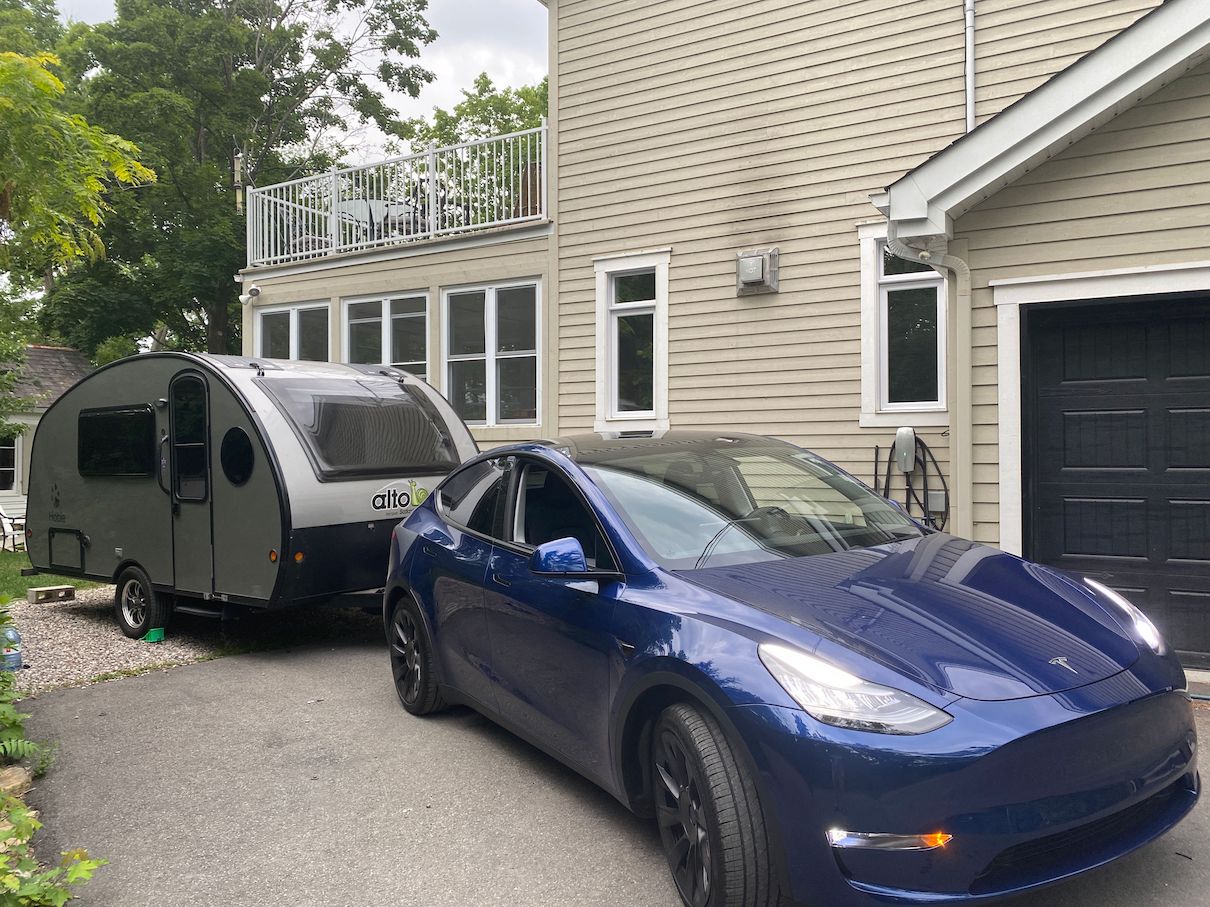 Tesla Model Y towing Alto trailer