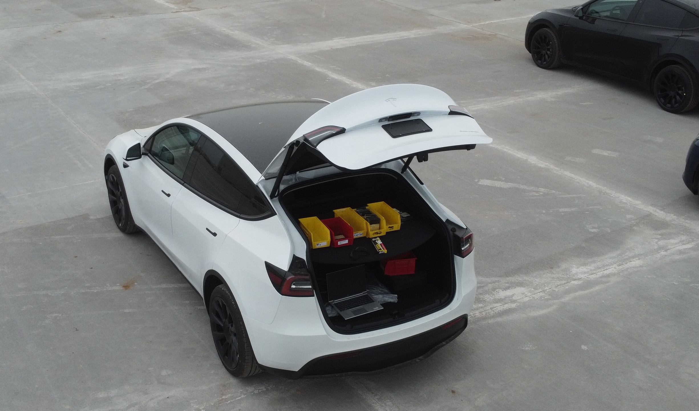 Tesla adds cargo hooks to rear trunk of made-in-China Model Y, Parcel Shelf  added to owner's manual : r/teslamotors