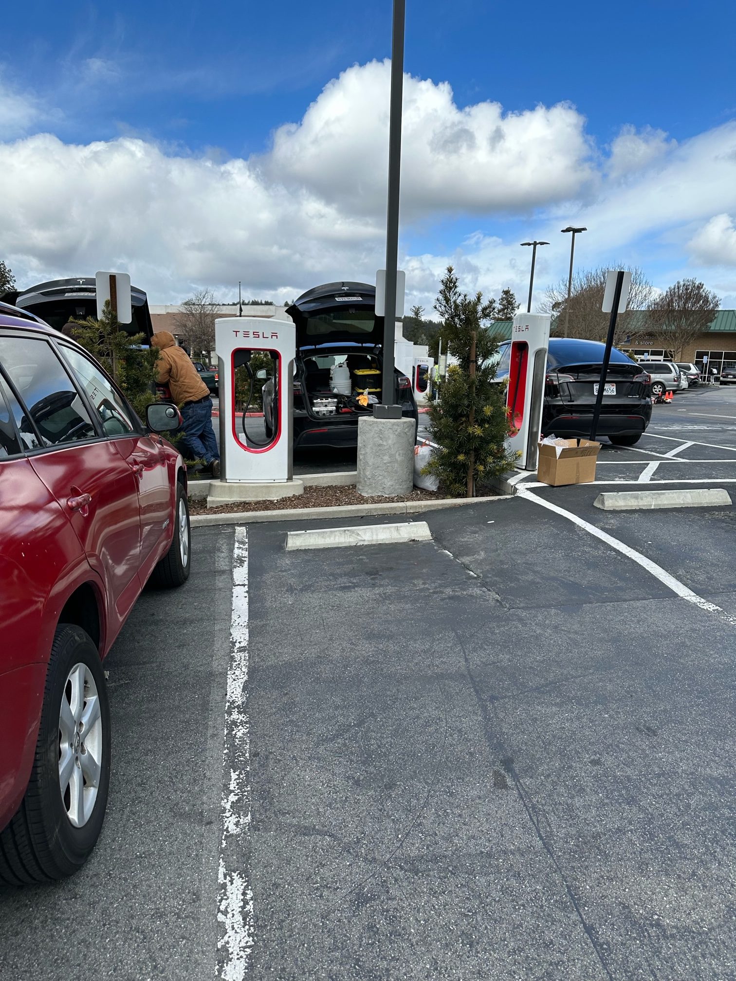 Tesla restarts deploying Magic Dock adapters at Superchargers in