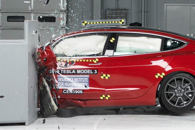 Tesla Model 3 IIHS crash test