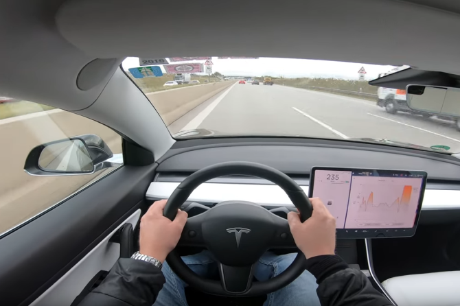 Autobahn top speed run Model 3 Performance