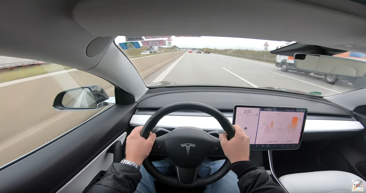 Snooze Ga op pad Mantsjoerije Watch a Performance Tesla Model 3 make a top-speed run on the Autobahn -  Drive Tesla