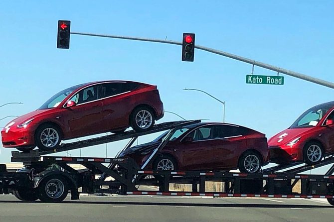 Tesla Model Y transport