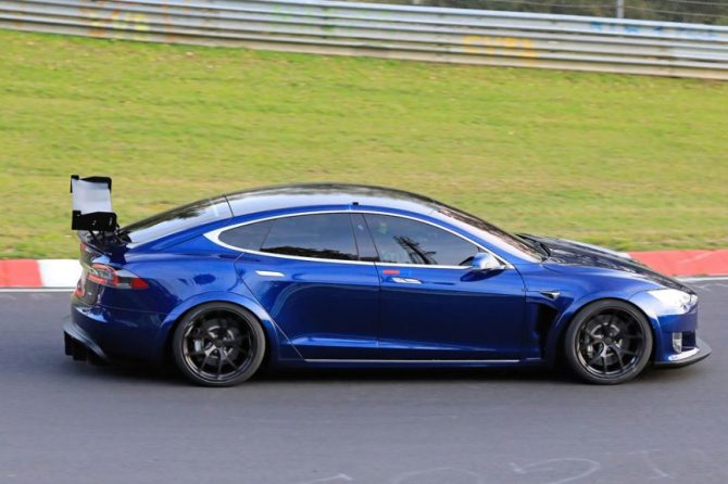 model-s-plaid-blue-wing