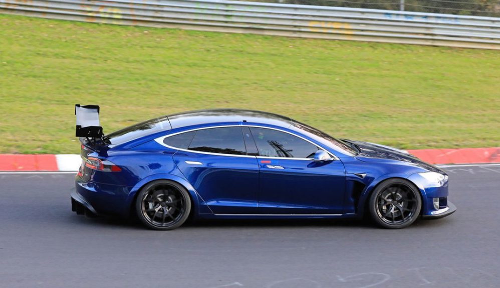 model-s-plaid-blue-wing
