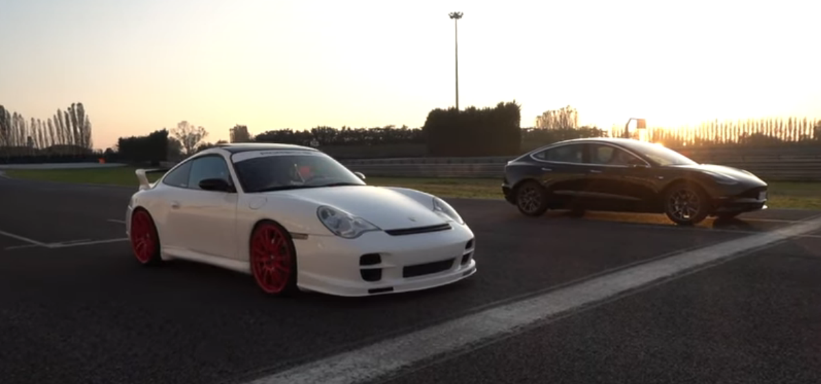 Porsche 911 Carrera 4S vs Tesla SR+