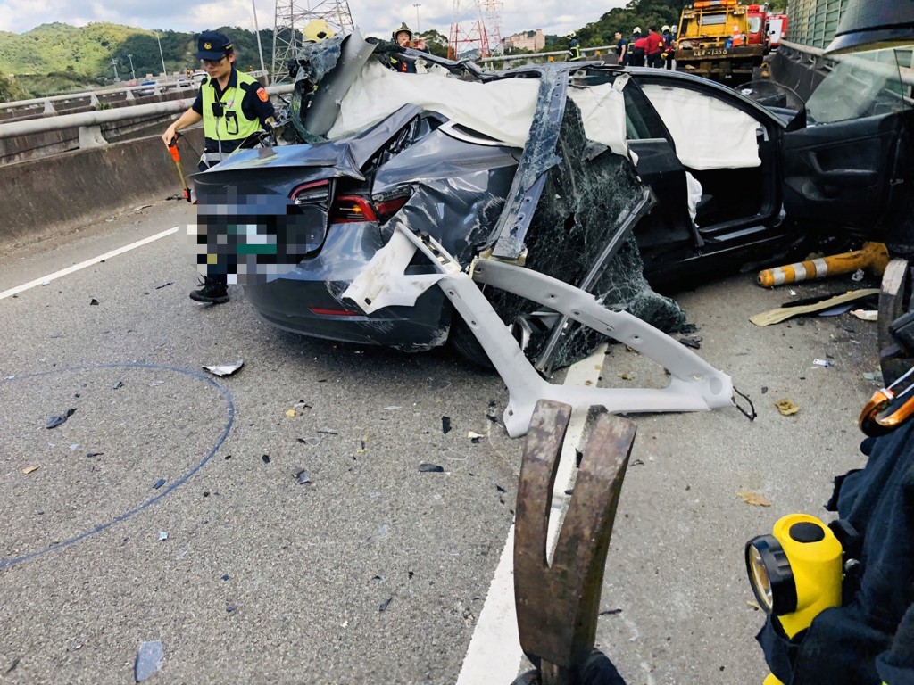 Tesla Model 3 crash Taiwan