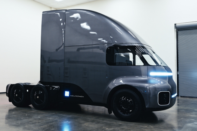 Neuron EV Semi