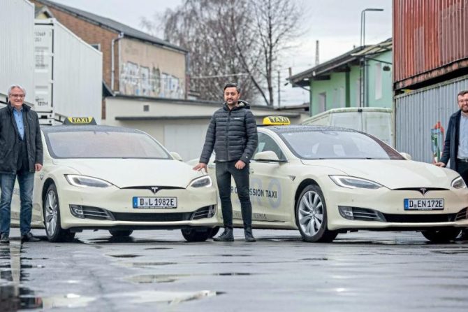 Taxi Norman Tesla Model S