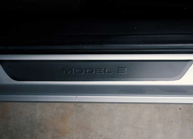 TeslaBros 3M sill wrap carbon