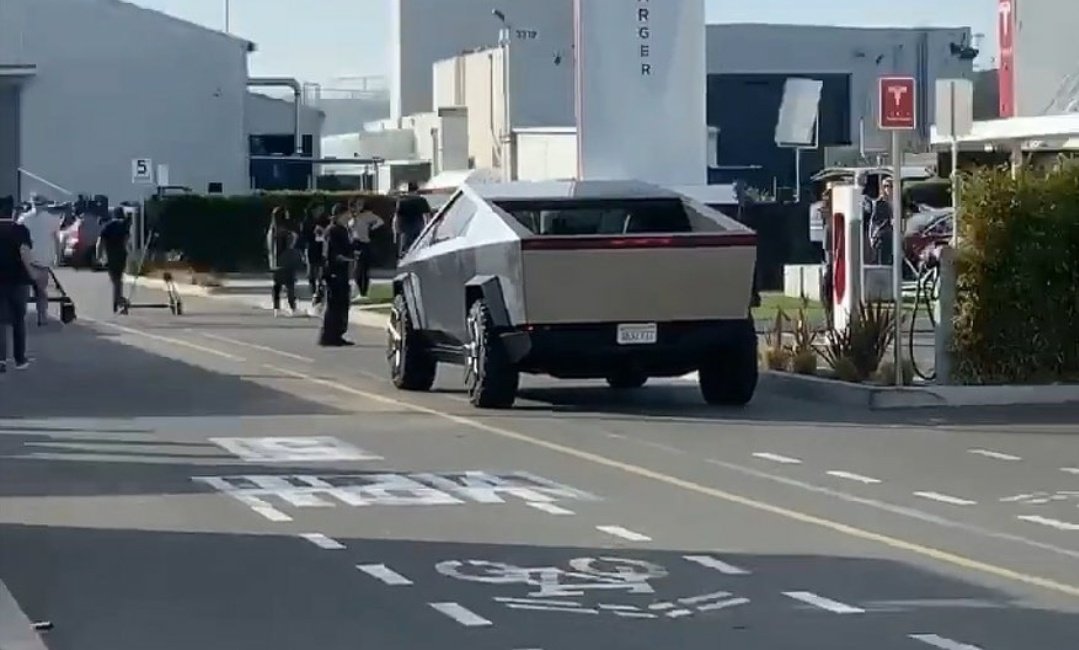 Tesla Cybertruck SpaceX