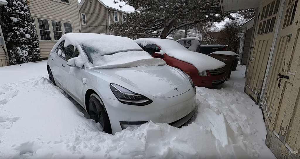 Tesla Model Y spotted driving through snowstorm (not in Canada) Drive