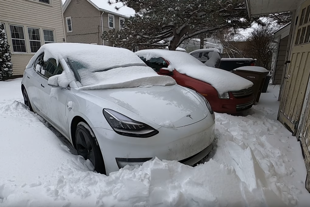 Tesla Model 3 defrosting