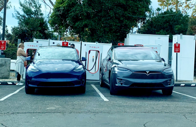 Tesla Model Y next to Model X Tesla Model Y next to Model X