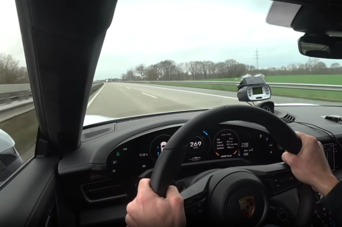 Porsche Taycan Turbo top speed run