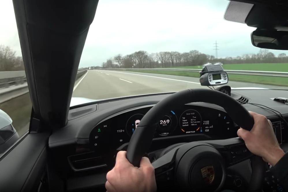 Porsche Taycan Turbo top speed run