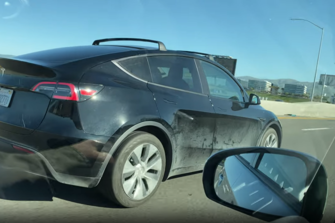 Tesla Model Y spotted with roof racks