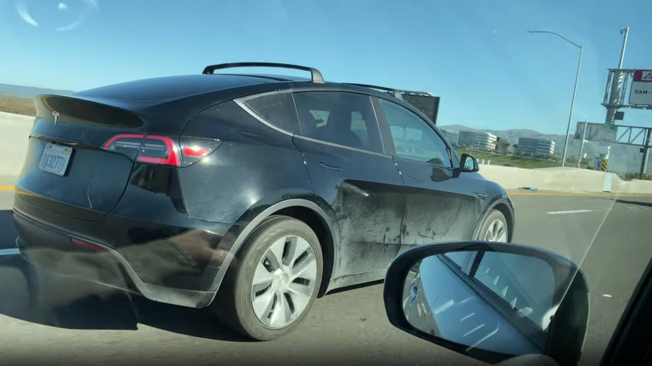 Tesla Model Y spotted with roof racks Tesla Model Y spotted with roof racks