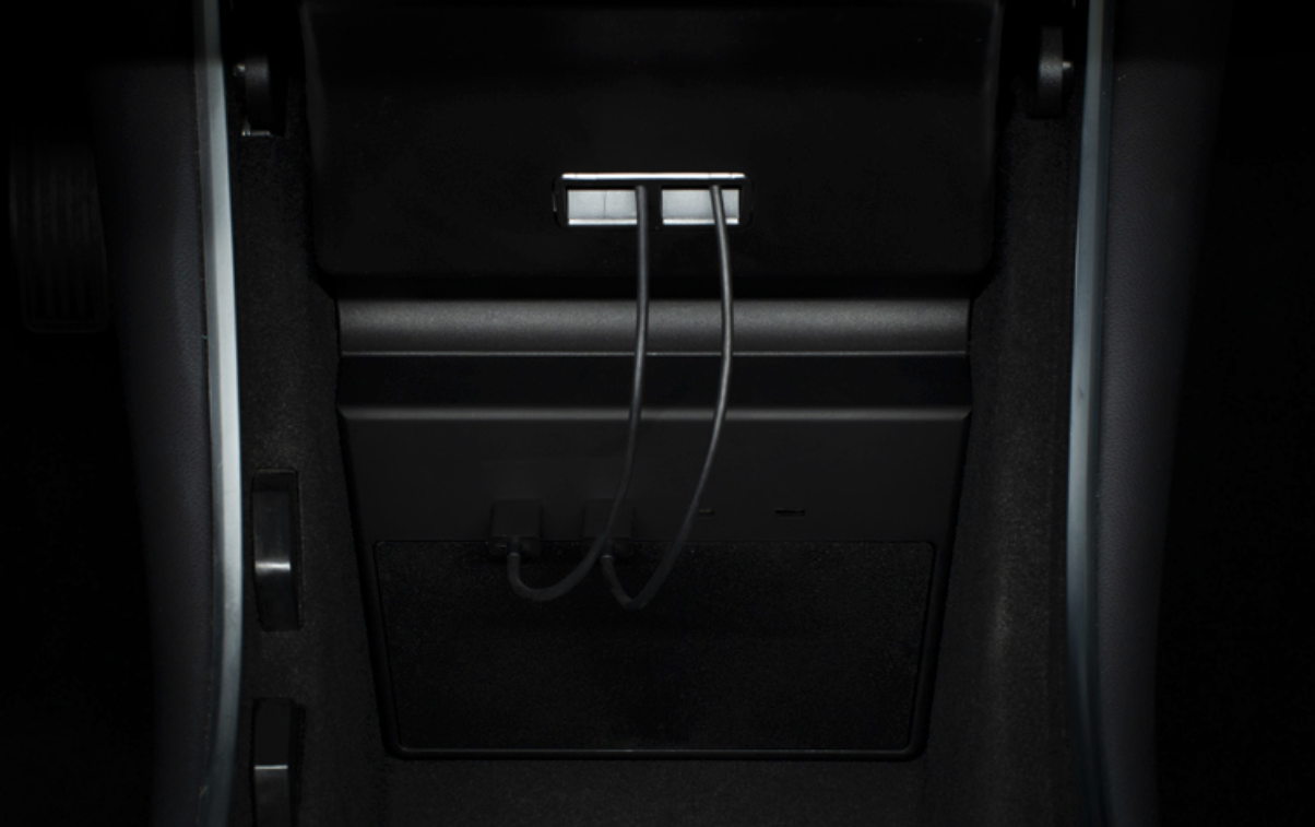 Jeda releases Tesla Model Y USB Hub with USBC connection for just 79