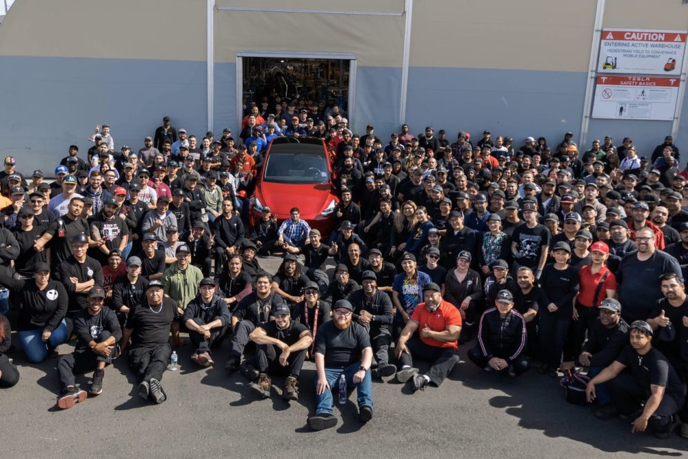 Tesla 1000000 vehicle crew