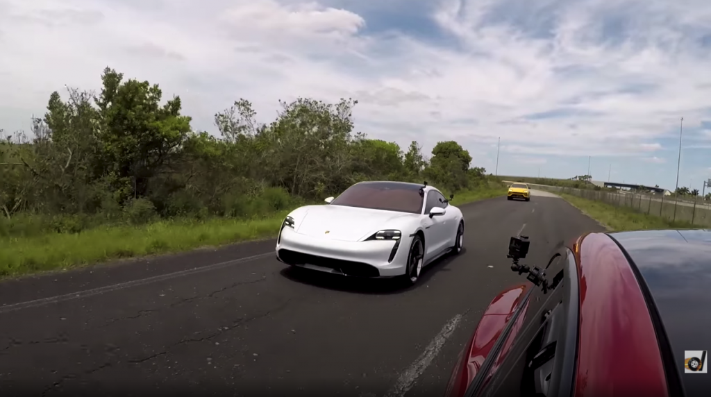 DragTimes Tesla Model S vs Porsche Taycan