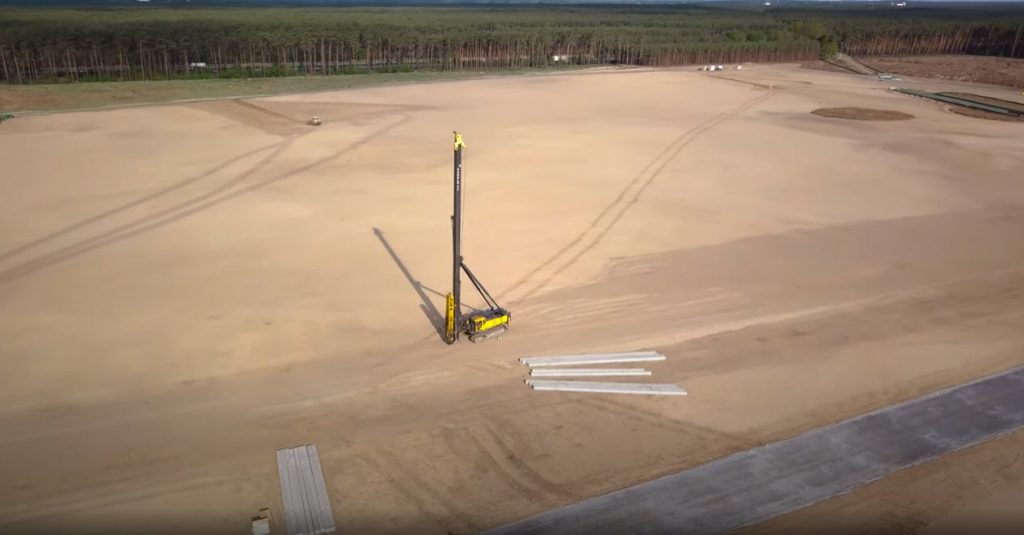 Giga Berlin pile driver