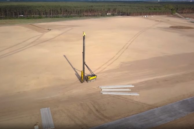 Giga Berlin pile driver