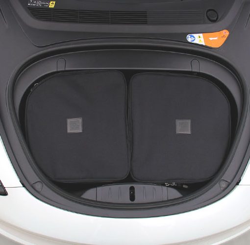 Luggage_bags_model3_frunk_in_use-14