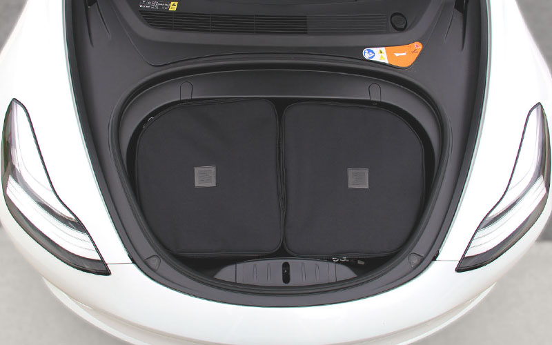Luggage_bags_model3_frunk_in_use-14