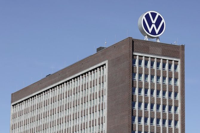 Markenhochaus (Brand Tower) - new Volkswagen logo