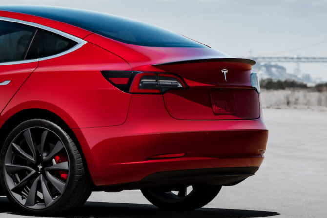 Tesla Model 3 carbon fiber spoiler