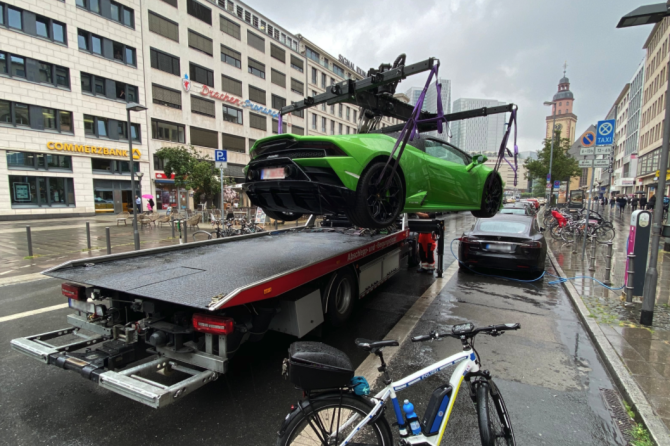 Lamborghini towed