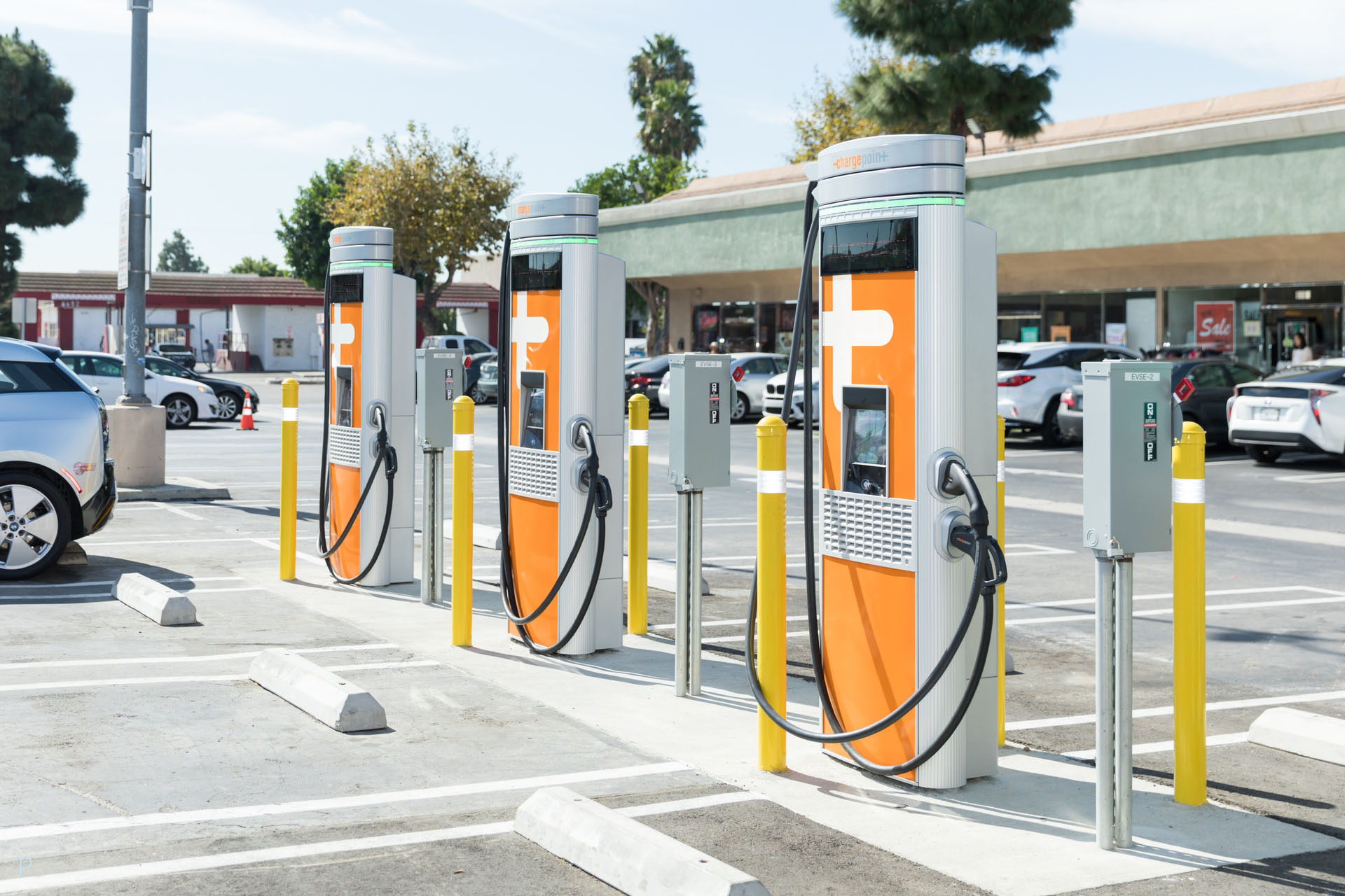 chargepoint-may-be-going-public-through-reverse-merger-report-drive