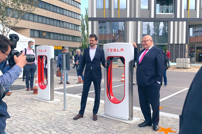 Tesla V3 Supercharger Berlin