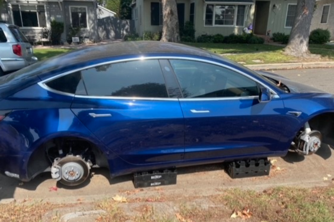 LAPD tweet Model 3 on blocks