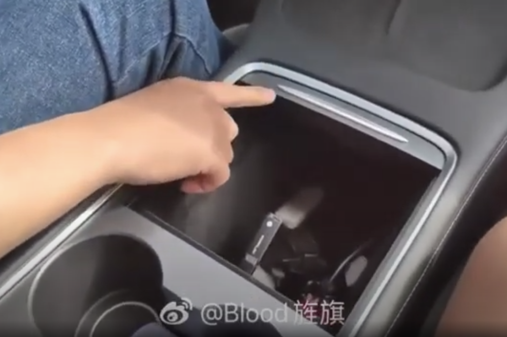 Tesla Model 3 center console video