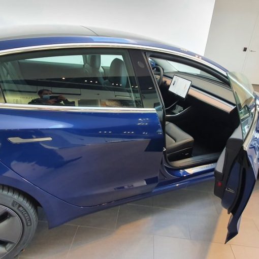 Tesla Model 3 double pane windows