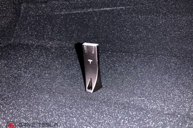 Refresh Model 3 USB drive