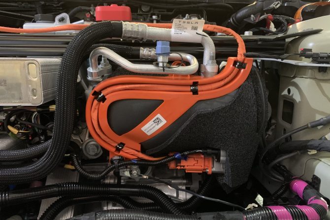 Tesla Model 3 heat pump