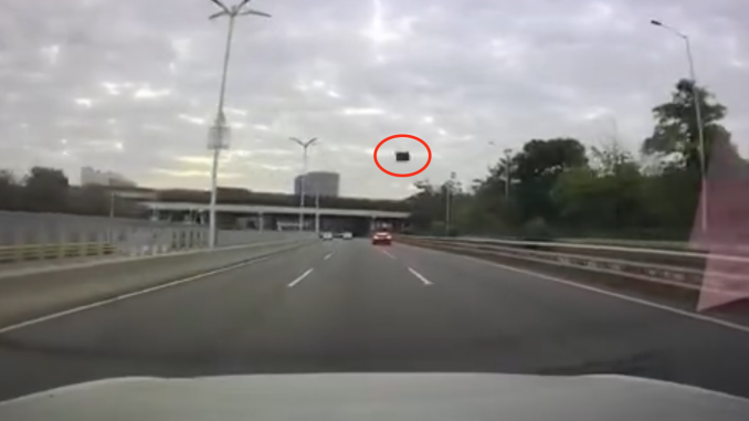Tesla Model S glass roof flying off