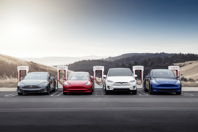 Tesla lineup Supercharging