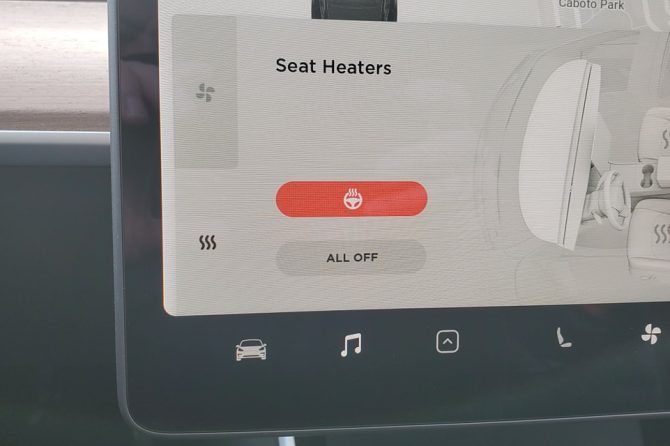 LR Tesla model Y heated wheel