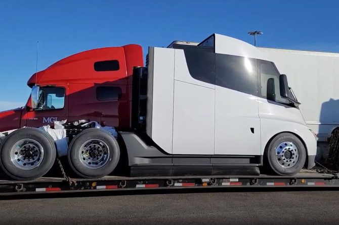 Tesla Semi white