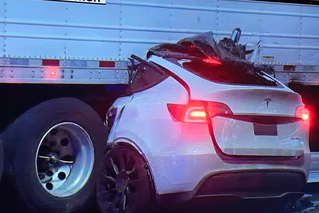 NHTSA announces investigation after Tesla Model Y crashes into semi ...