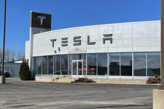 Grand Rapids Michigan Tesla Service Center