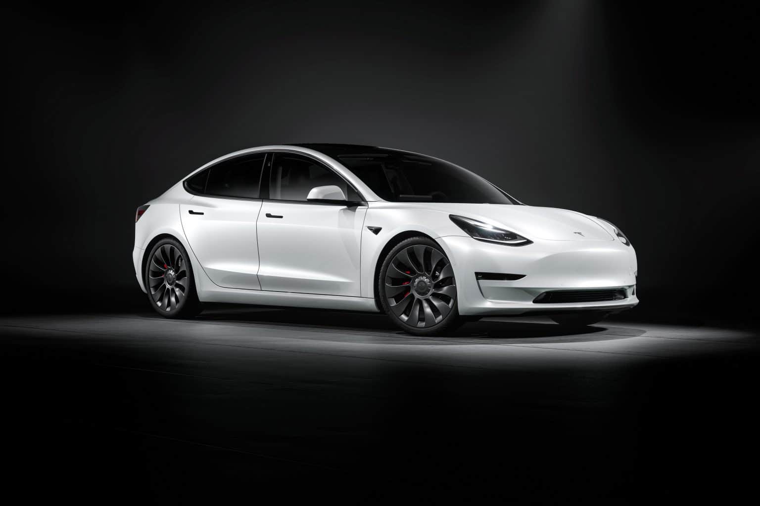 Tesla Model 3 overtakes Nissan Leaf to become most popular EV in the UK ...