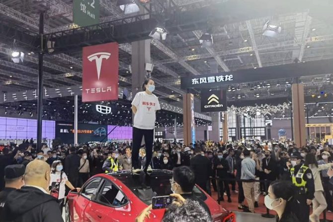 Tesla protestor China