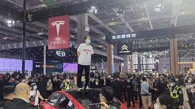 Tesla protestor China